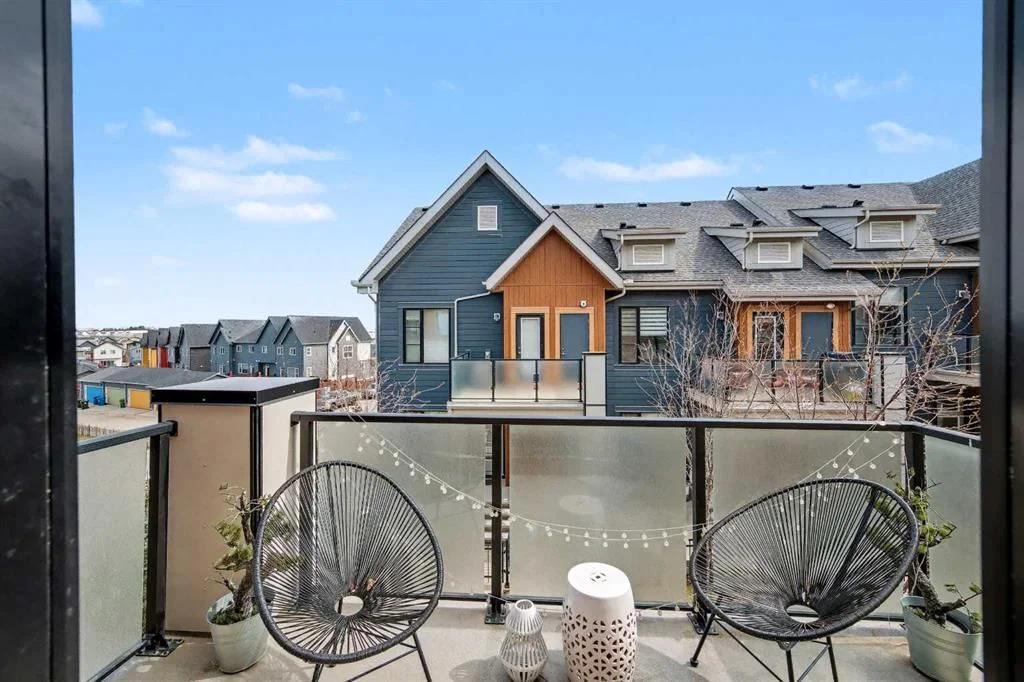 117 Livingston Common NE, Calgary — photo 2 of 27