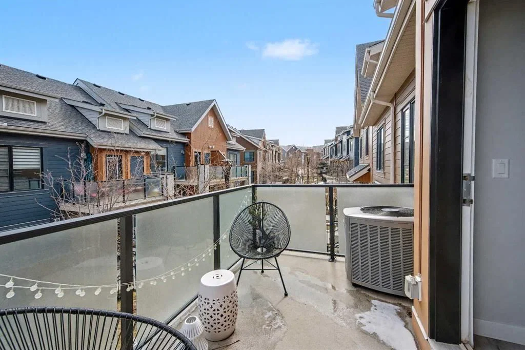 117 Livingston Common NE, Calgary — photo 3 of 27