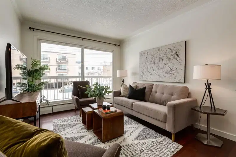 105, 308 24 Avenue SW, Calgary — main listing photo