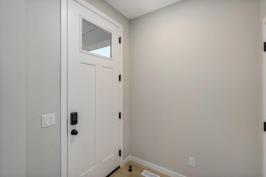 1449 Rangeview Drive SE, Calgary — photo 2 of 34