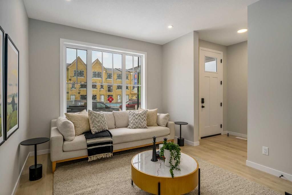 1449 Rangeview Drive SE, Calgary — photo 5 of 34