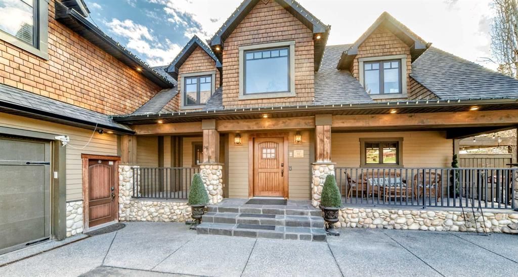 10909 Eamon Road NW, Calgary — photo 2 of 50