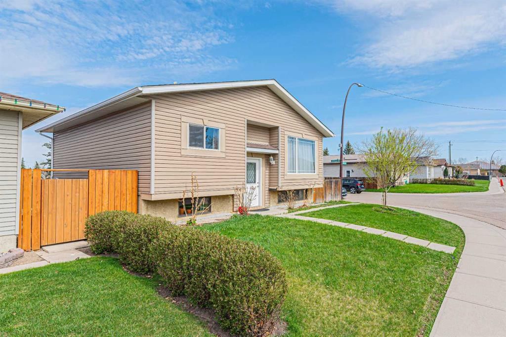 43 Abbercove Road SE, Calgary — photo 2 of 15