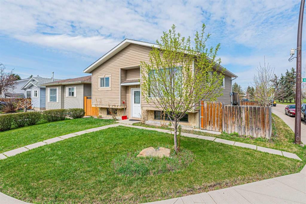 43 Abbercove Road SE, Calgary — photo 3 of 15