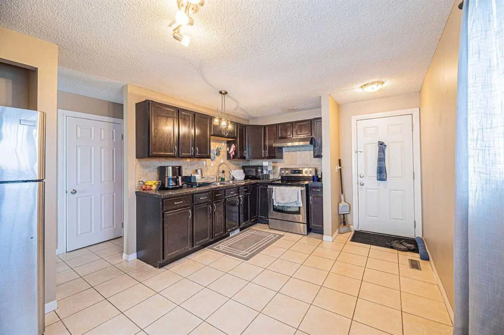 43 Abbercove Road SE, Calgary — photo 4 of 15