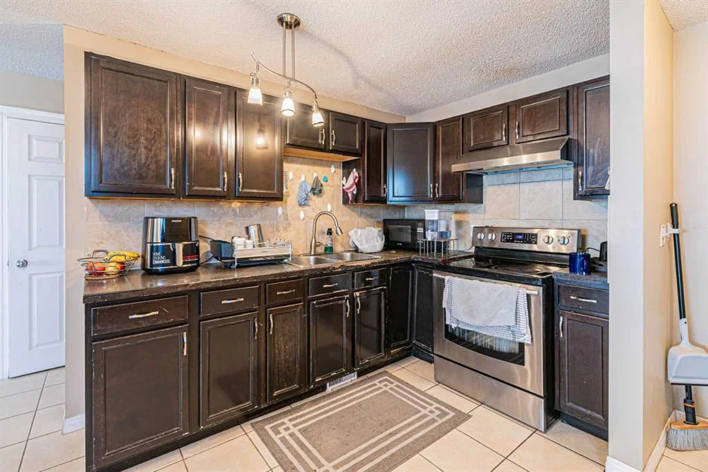 43 Abbercove Road SE, Calgary — photo 5 of 15