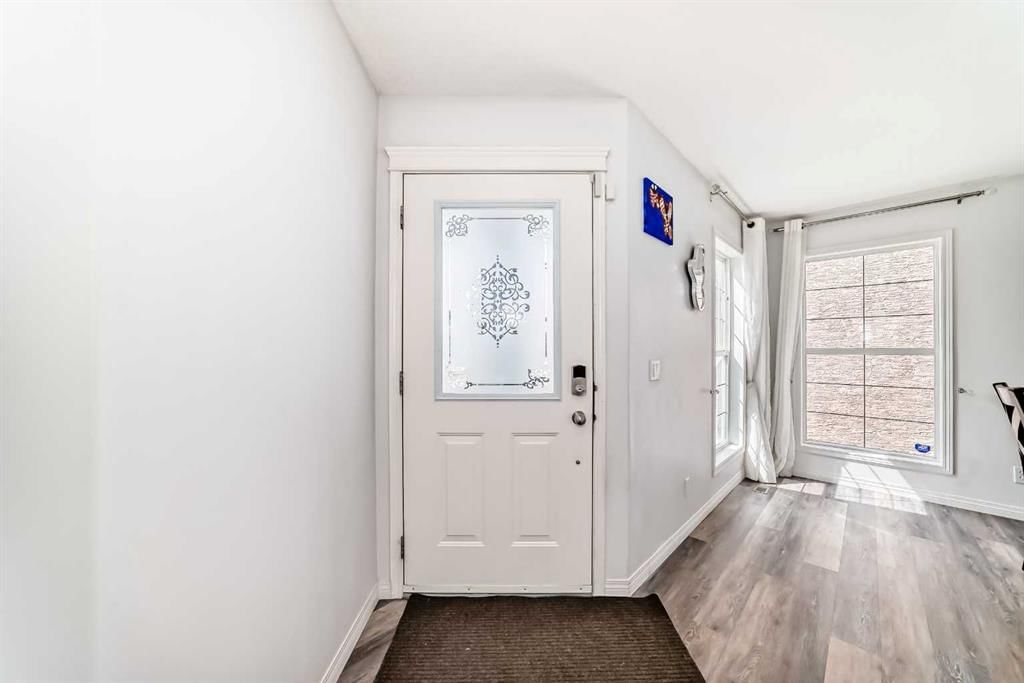 18 Westbury Place SW, Calgary — photo 3 of 50