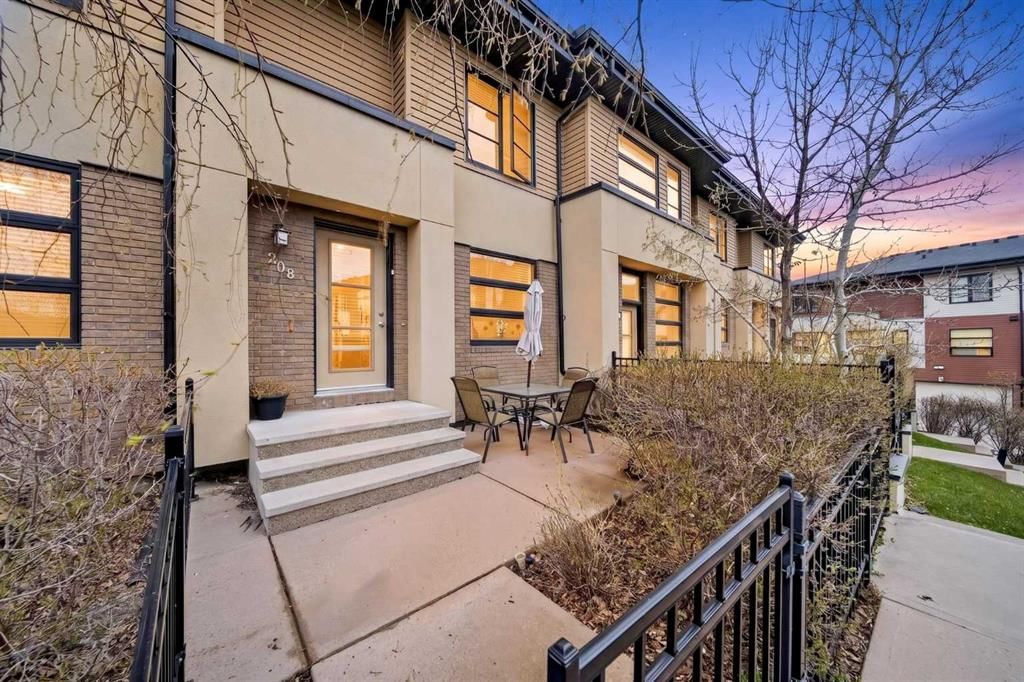 208 Aspen Hills Villas SW, Calgary — photo 3 of 34