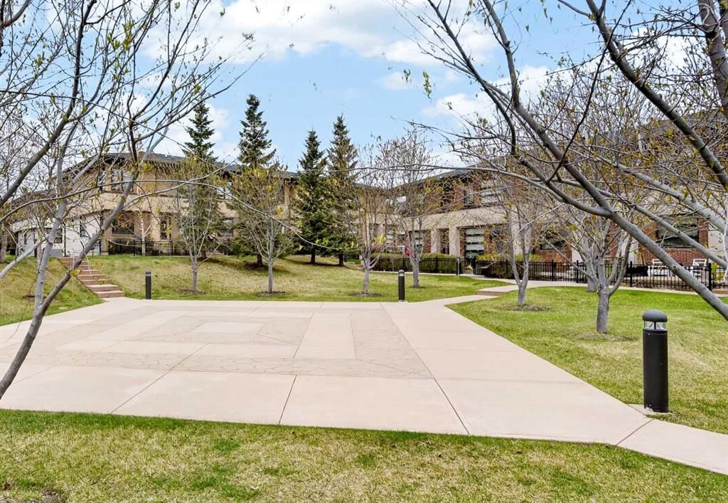 208 Aspen Hills Villas SW, Calgary — photo 4 of 34