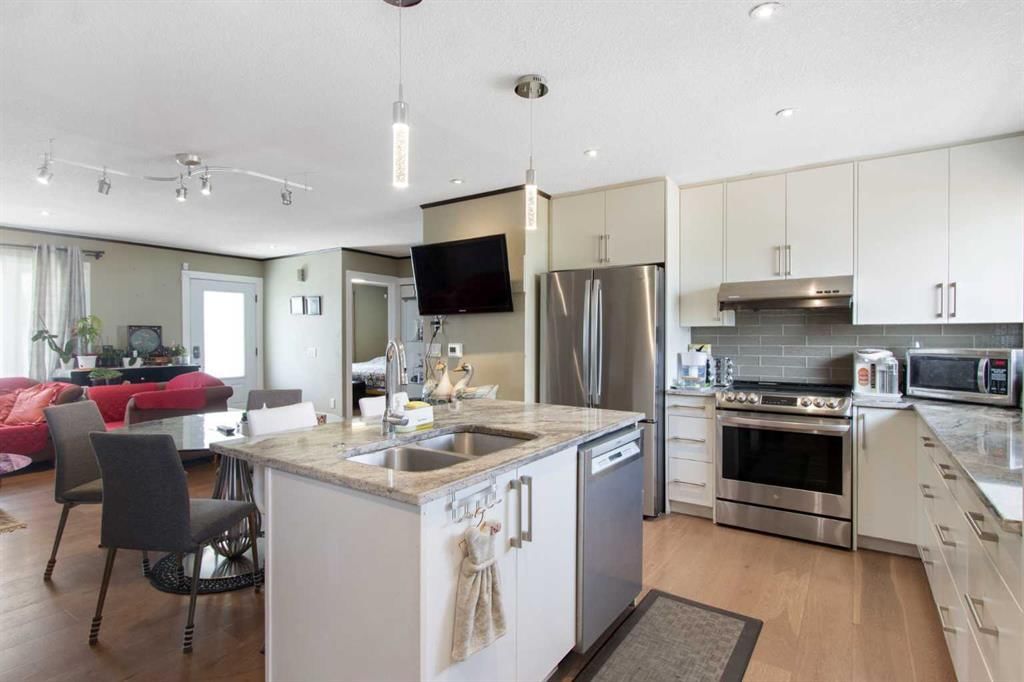124 Maitland Drive NE, Calgary — photo 3 of 49