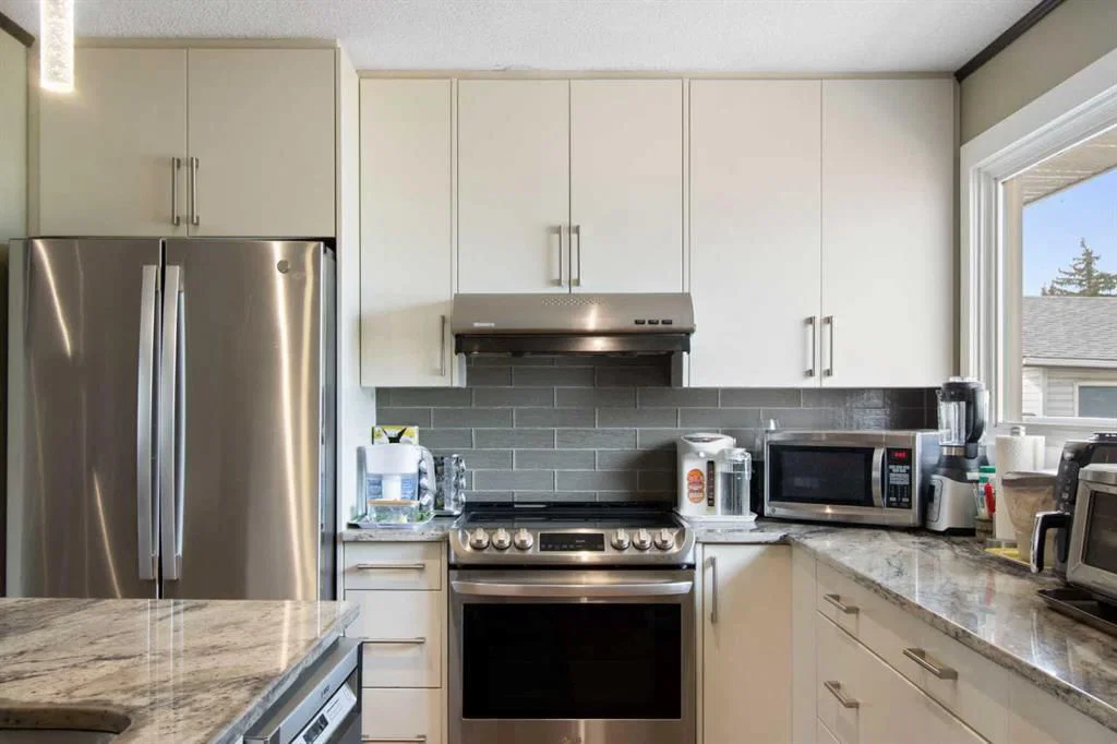 124 Maitland Drive NE, Calgary — photo 4 of 49