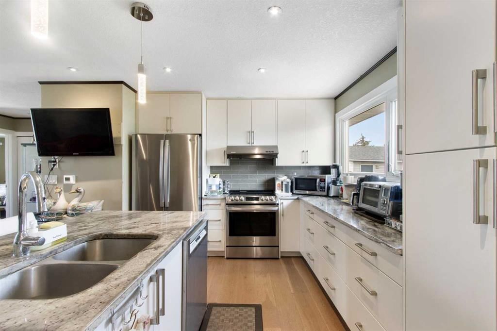 124 Maitland Drive NE, Calgary — photo 5 of 49