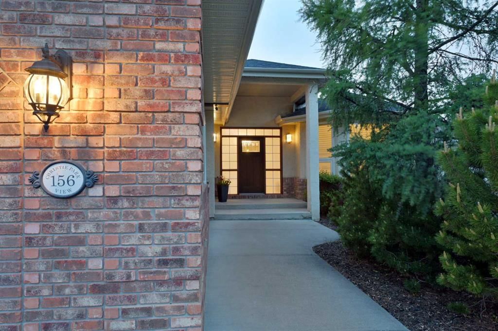 156 Christie Park View SW, Calgary — photo 2 of 37