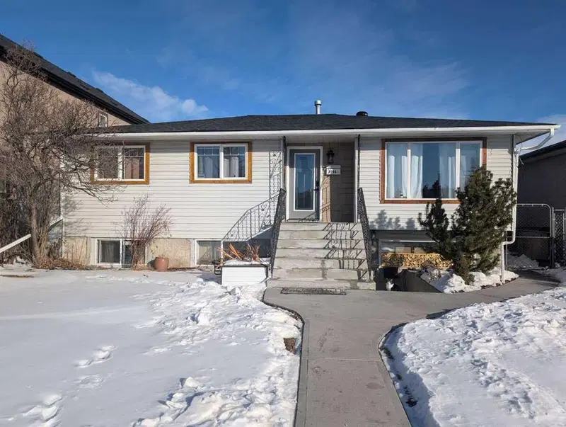 1106 39 Street SE, Calgary — main listing photo
