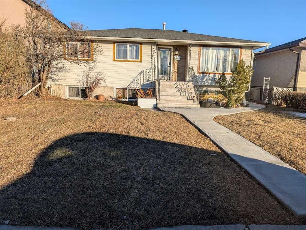 1106 39 Street SE, Calgary — photo 2 of 36