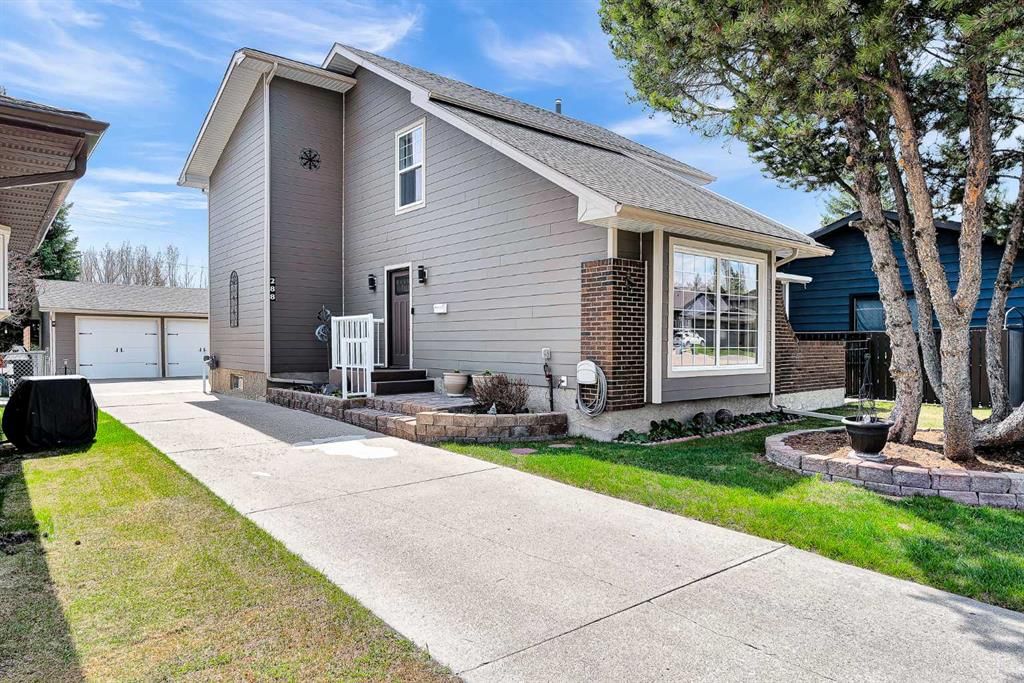 288 Deer Run Crescent SE, Calgary — main listing photo