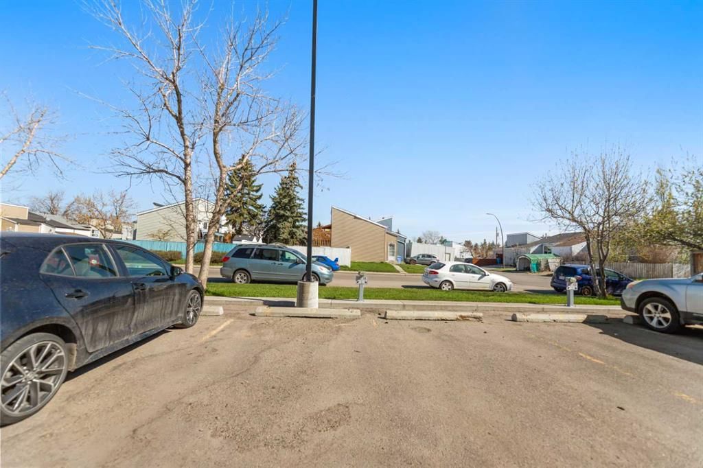 10, 5425 Pensacola Crescent SE, Calgary — photo 3 of 15