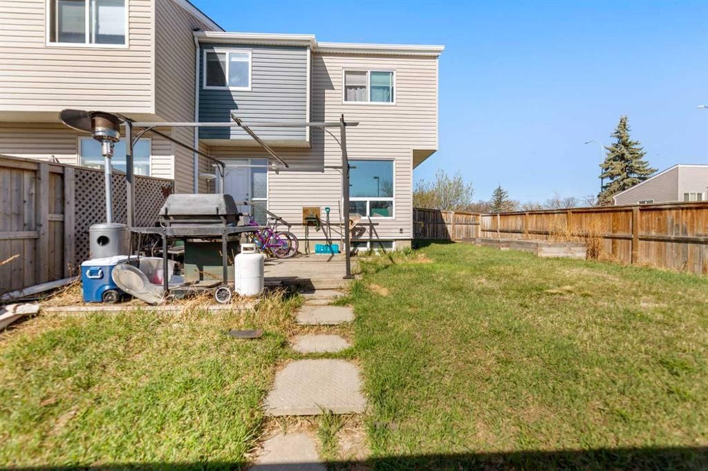 10, 5425 Pensacola Crescent SE, Calgary — photo 4 of 15