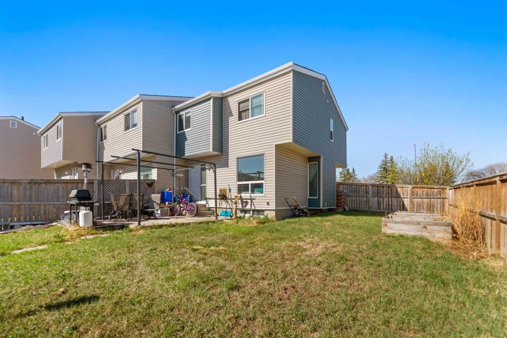 10, 5425 Pensacola Crescent SE, Calgary — photo 5 of 15
