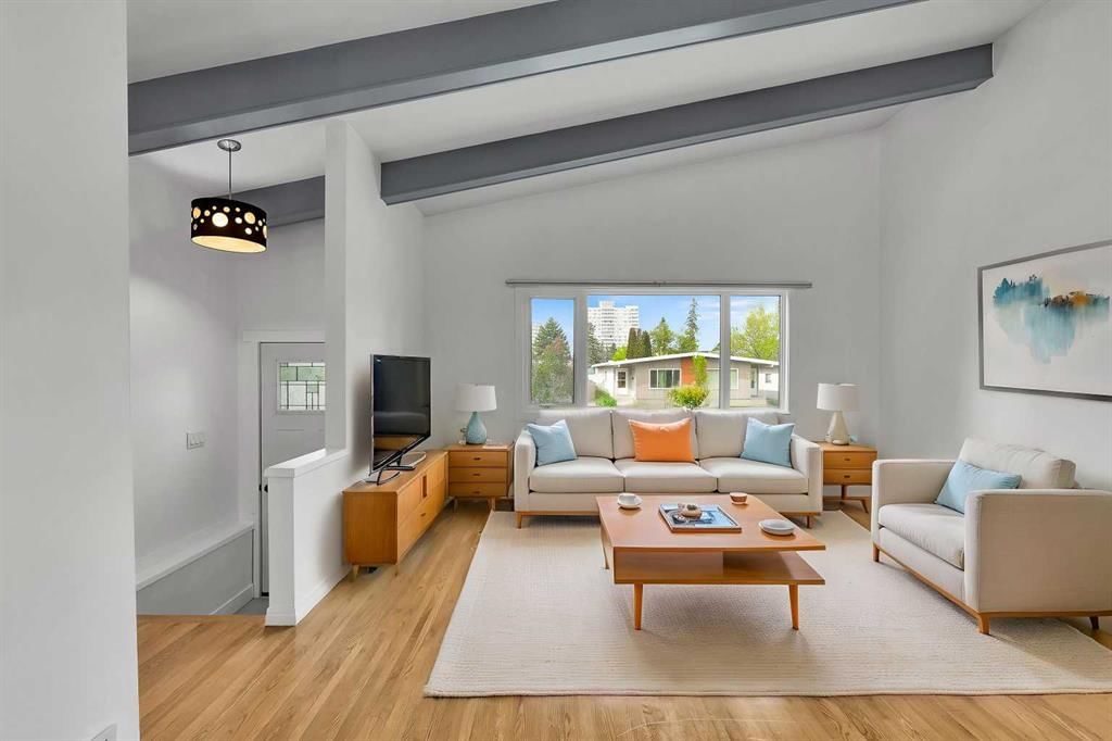 639 Kingsmere Crescent SW, Calgary — main listing photo