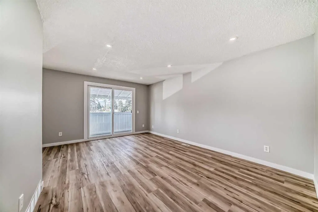 F, 903 44 Street SE, Calgary — photo 4 of 29