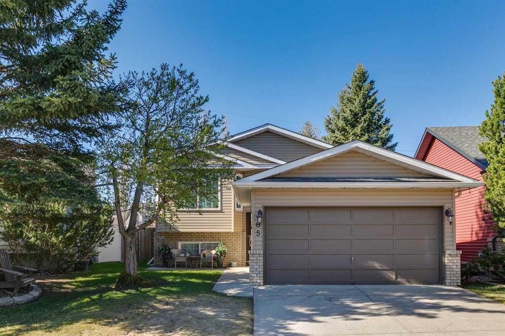 65 Shawinigan Way SW, Calgary — main listing photo