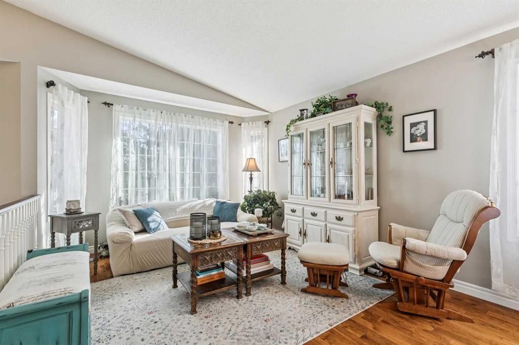 65 Shawinigan Way SW, Calgary — photo 4 of 43