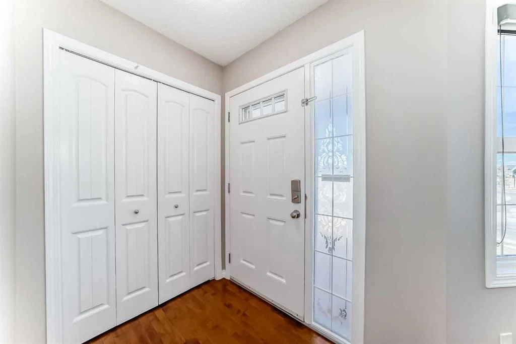 8407 Saddlebrook Drive NE, Calgary — photo 4 of 45