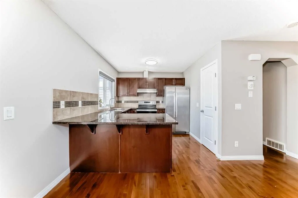 8407 Saddlebrook Drive NE, Calgary — photo 5 of 45