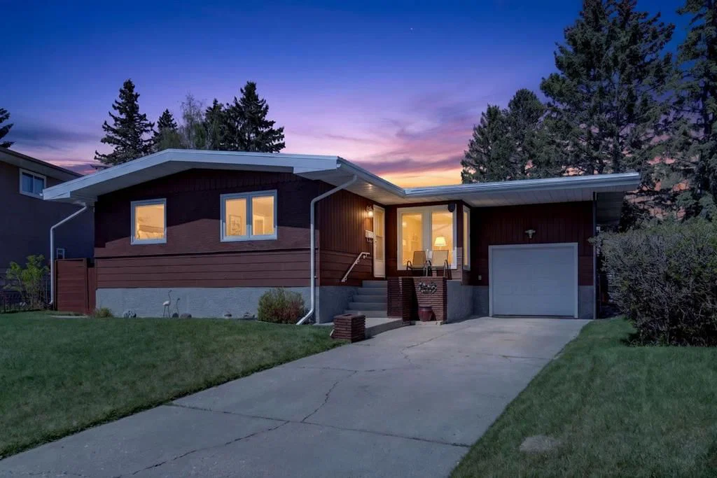 26 Cardiff Place NW, Calgary — main listing photo