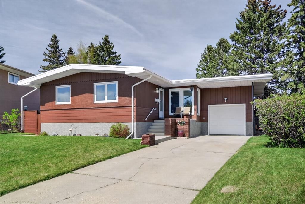 26 Cardiff Place NW, Calgary — photo 2 of 46