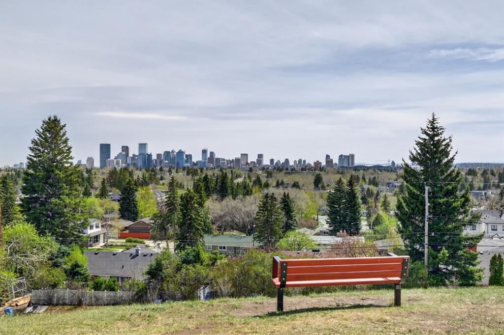26 Cardiff Place NW, Calgary — photo 4 of 46