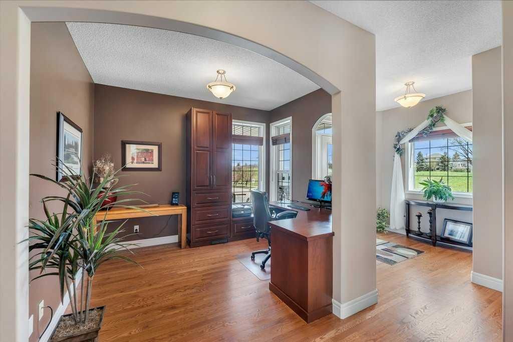 101 Valley Creek Place NW, Calgary — photo 5 of 50