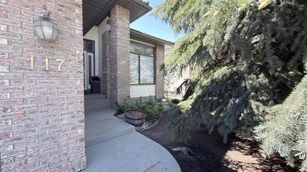 117 Woodpark Close SW, Calgary — main listing photo