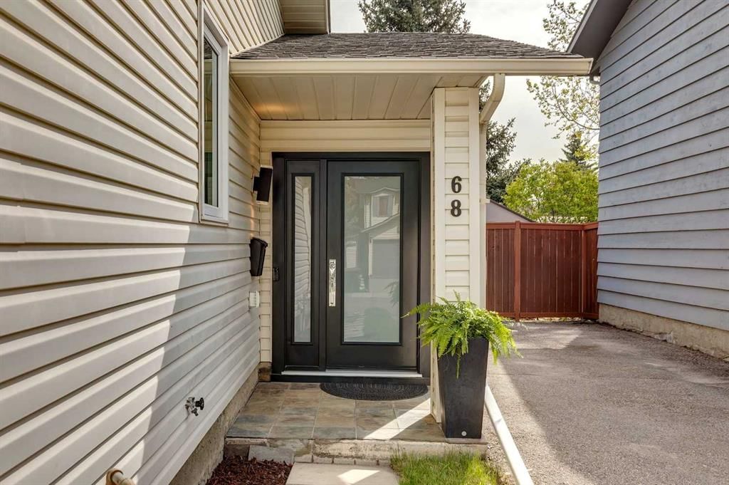 68 Woodmont Rise SW, Calgary — photo 2 of 50