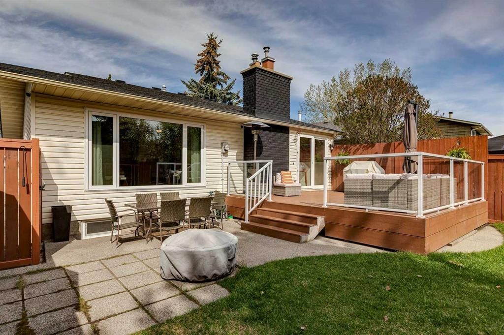 68 Woodmont Rise SW, Calgary — photo 4 of 50