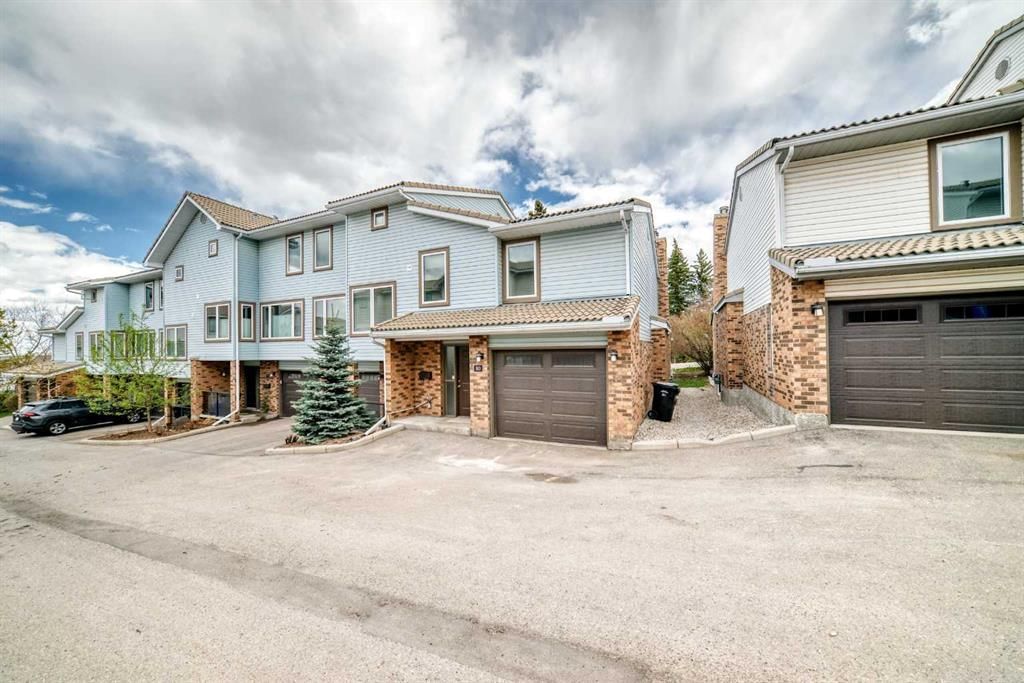 80 Coachway Gardens SW, Calgary — photo 2 of 35