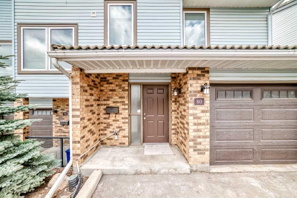 80 Coachway Gardens SW, Calgary — photo 3 of 35