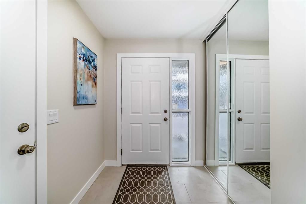80 Coachway Gardens SW, Calgary — photo 4 of 35