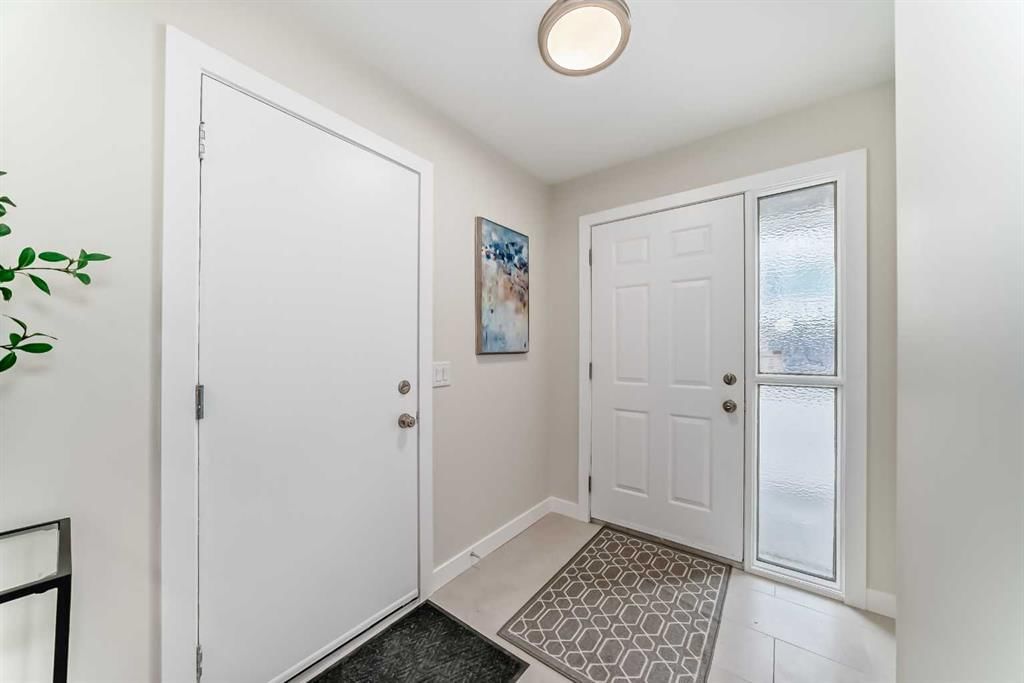 80 Coachway Gardens SW, Calgary — photo 5 of 35