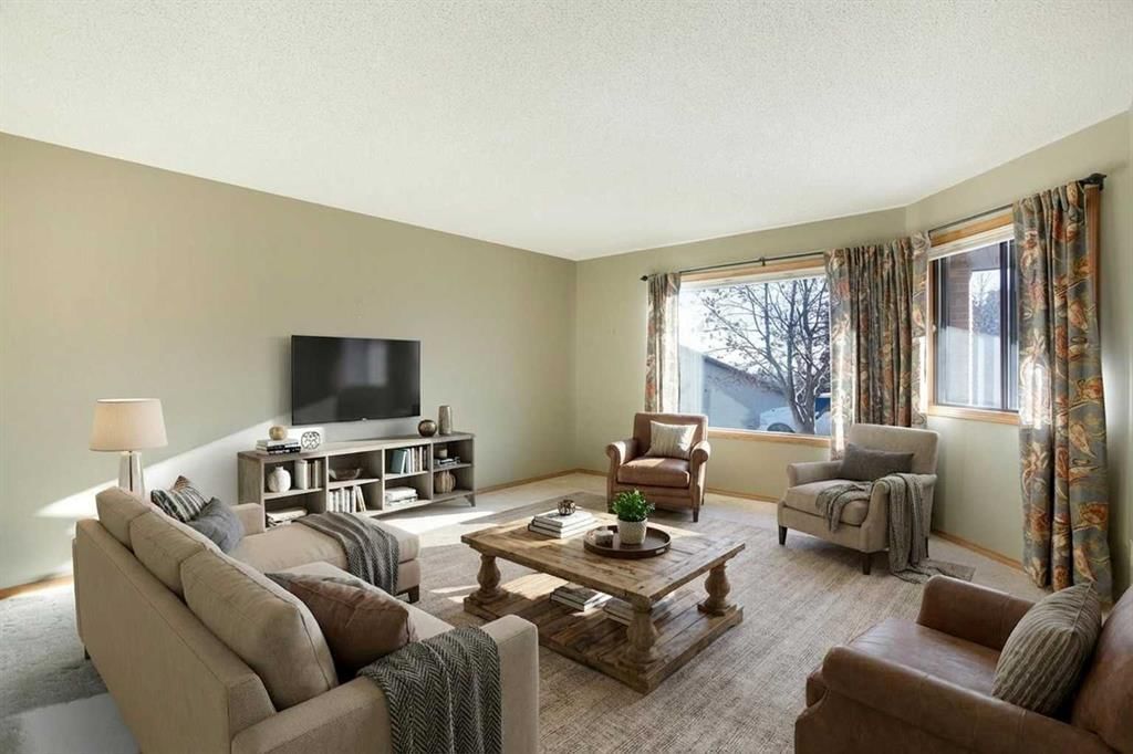 8, 118 Strathcona Road SW, Calgary — photo 3 of 18