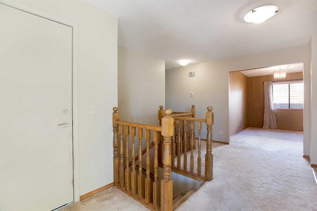 8, 118 Strathcona Road SW, Calgary — photo 4 of 18