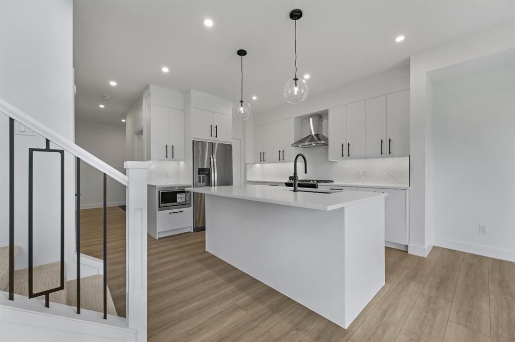 135 Walgrove Bay SE, Calgary — photo 3 of 13