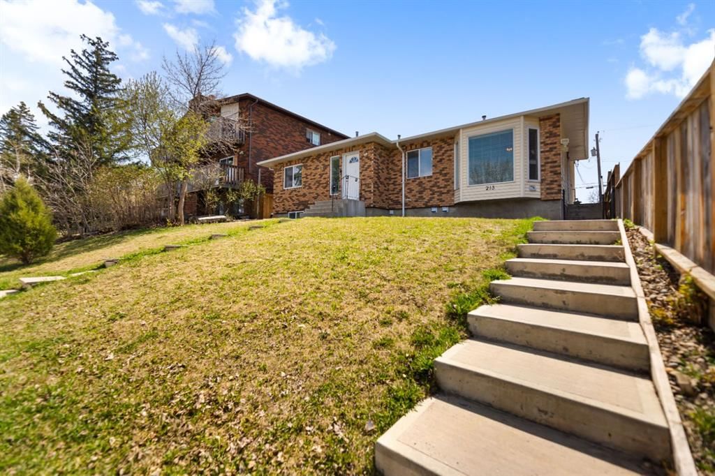 213 25 Avenue NE, Calgary — main listing photo