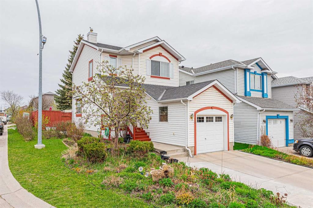 18 Coral Springs Circle NE, Calgary — photo 2 of 42