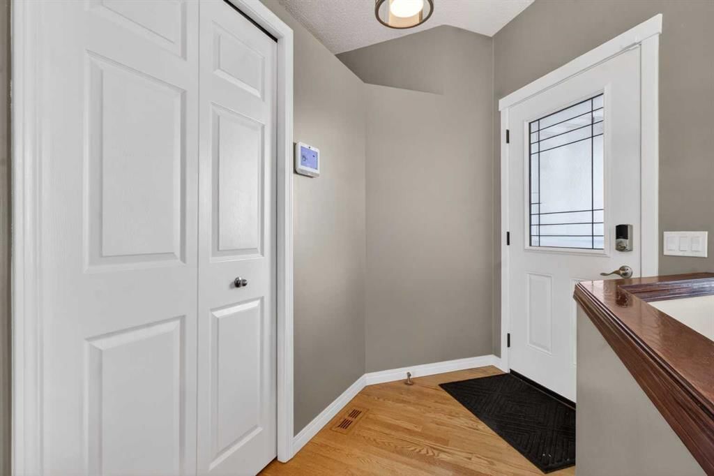 20 Riverwood Crescent SE, Calgary — photo 2 of 45