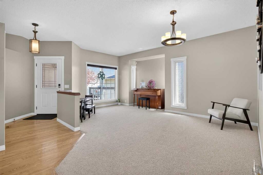 20 Riverwood Crescent SE, Calgary — photo 3 of 45