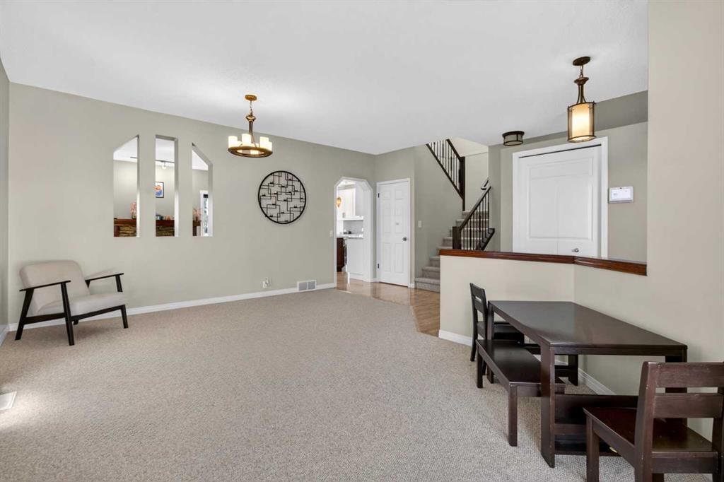 20 Riverwood Crescent SE, Calgary — photo 4 of 45