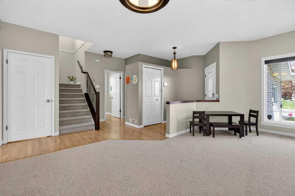 20 Riverwood Crescent SE, Calgary — photo 5 of 45