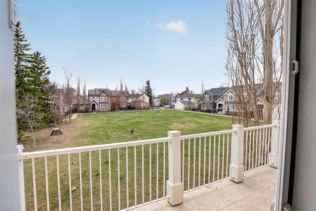 24 Ypres Mews SW, Calgary — photo 3 of 49